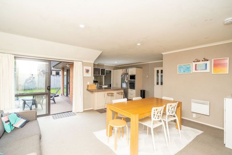 Photo of property in 16 Ravenscourt Place, Huntington, Hamilton, 3210