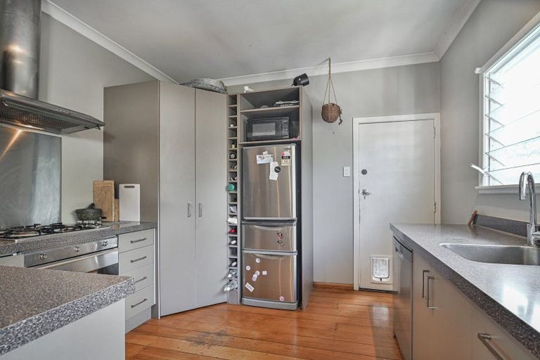 Photo of property in 98 Duchess Crescent, Mayfair, Hastings, 4122