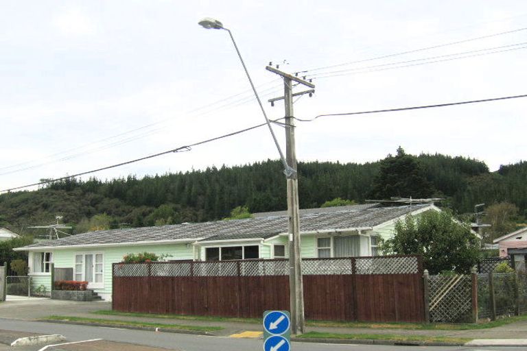 Photo of property in 1/2 Norana Road, Maoribank, Upper Hutt, 5018