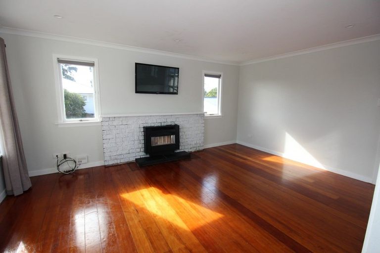 Photo of property in 3 Pukatea Street, Inglewood, 4330