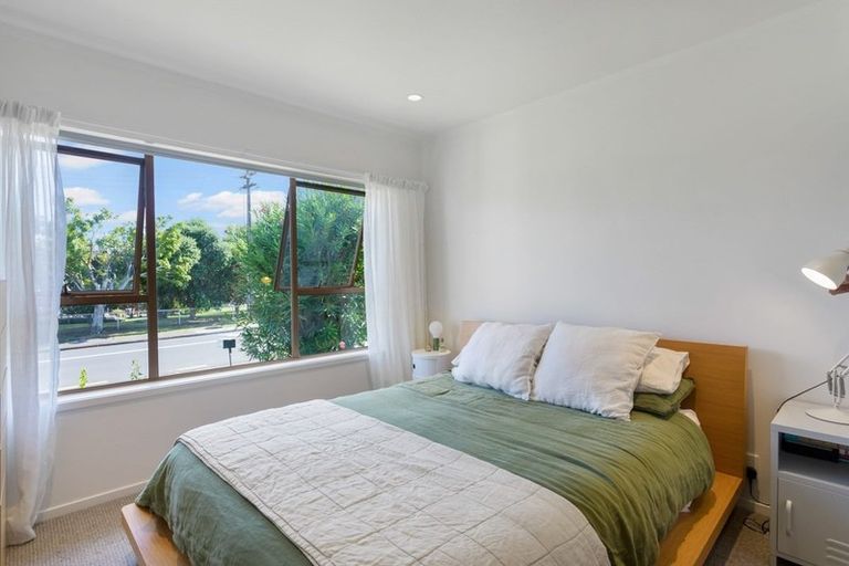 Photo of property in 1/2 Vodanovich Road, Te Atatu South, Auckland, 0610