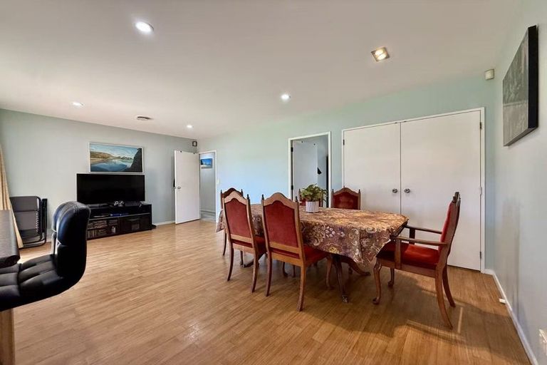 Photo of property in 19 Roy Maloney Drive, Henderson, Auckland, 0612
