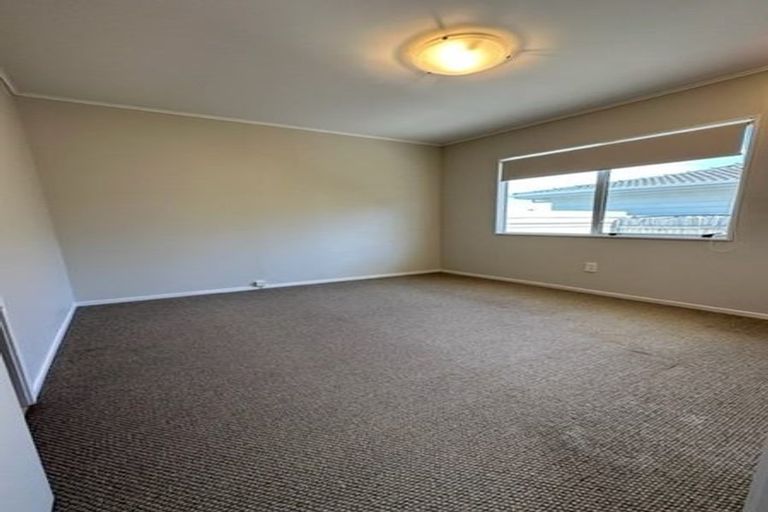 Photo of property in 2/20 Athena Drive, Totara Vale, Auckland, 0629