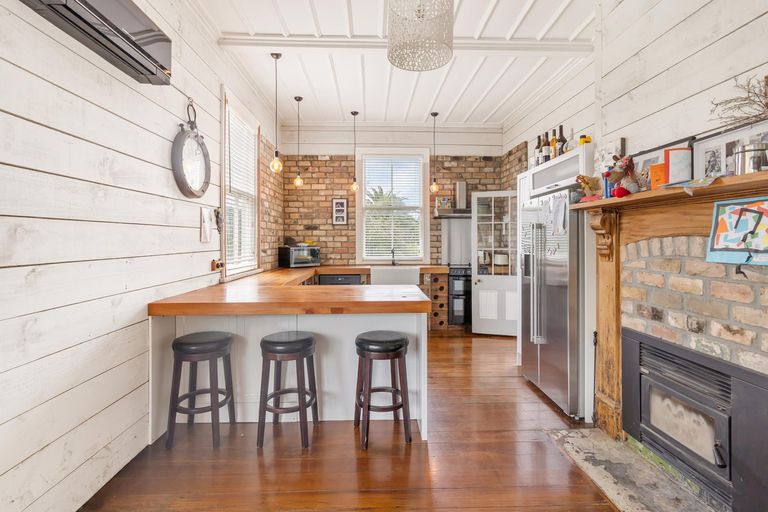 Photo of property in 2 Collingwood Road, Waiuku, 2123