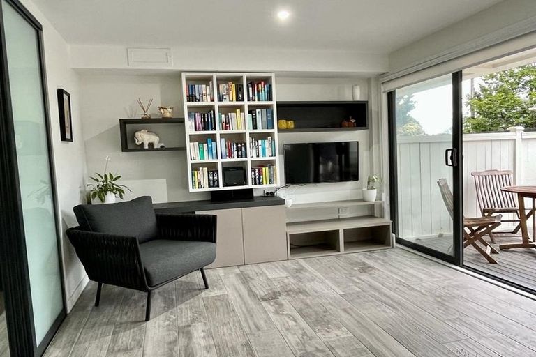 Photo of property in 3/8g Gray Avenue, Mangere East, Auckland, 2024