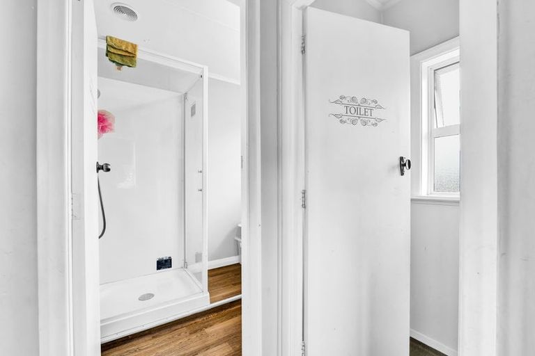 Photo of property in 20 Cook Street, Marfell, New Plymouth, 4310