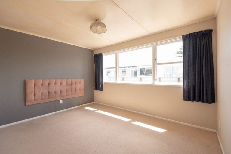 Photo of property in 28 Raglan Avenue, Cloverlea, Palmerston North, 4412