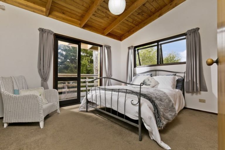 Photo of property in 5 Waipuia Place, Greenhithe, Auckland, 0632