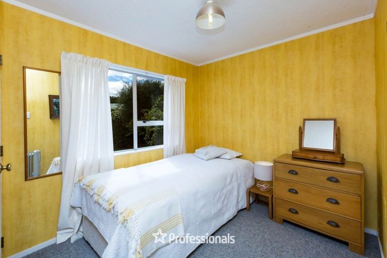 Photo of property in 1 Gemstone Drive, Birchville, Upper Hutt, 5018