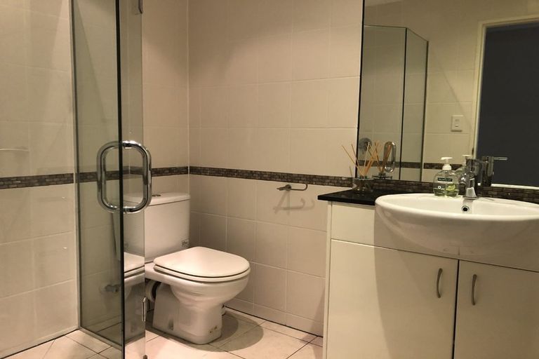 Photo of property in 14 Condor Place, Unsworth Heights, Auckland, 0632