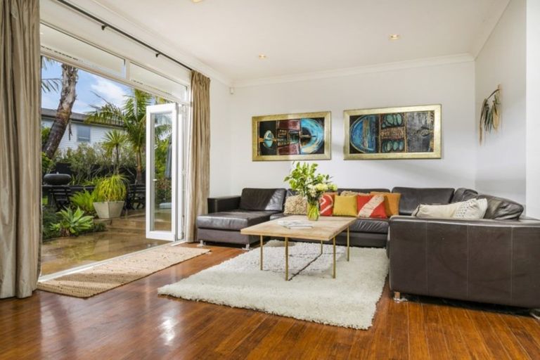Photo of property in 2 Oscar Road, Greenhithe, Auckland, 0632