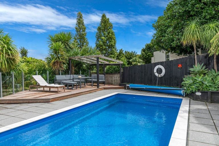 Photo of property in 33 Waipuia Place, Greenhithe, Auckland, 0632