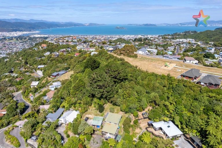 Photo of property in 157 Miromiro Road, Normandale, Lower Hutt, 5010