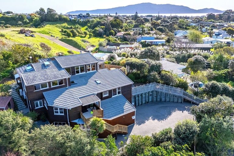 Photo of property in 64b Te Moana Road, Waikanae Beach, Waikanae, 5036