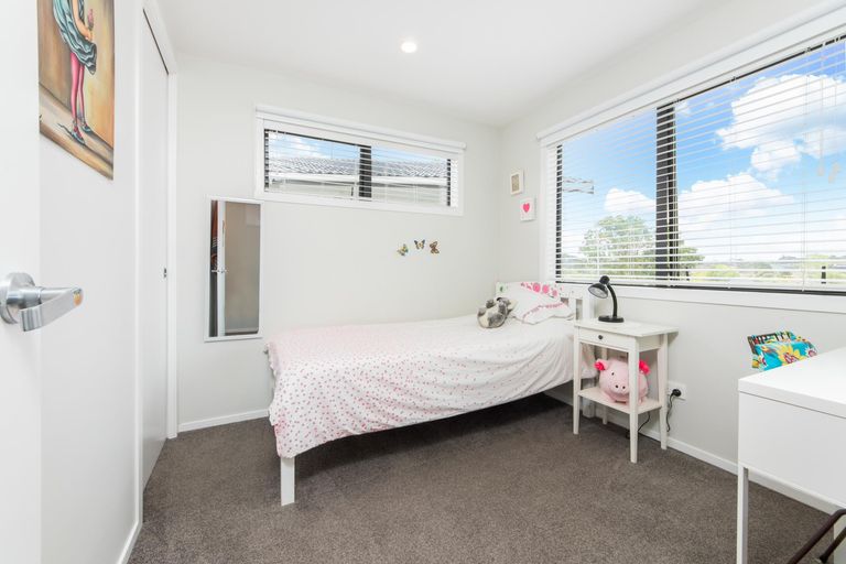 Photo of property in 31 Oreil Avenue, West Harbour, Auckland, 0618