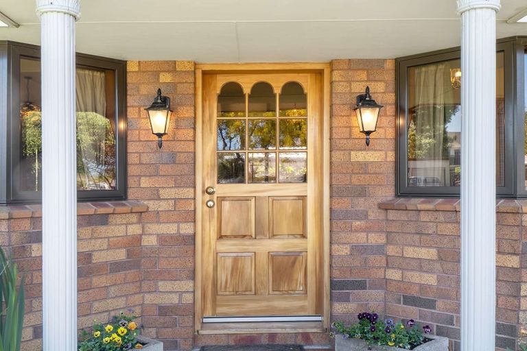 Photo of property in 10 Regency Crescent, Redwood, Christchurch, 8051