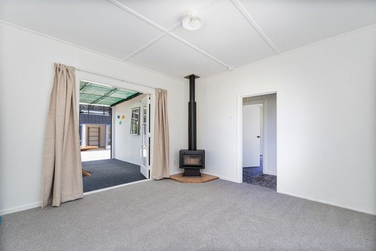 Photo of property in 24 Captain Cook Road, Cooks Beach, Whitianga, 3591