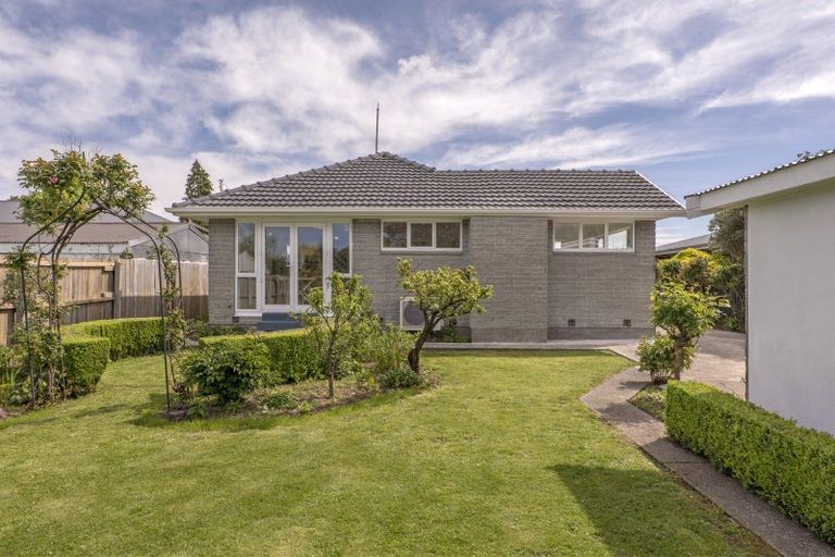 Photo of property in 32 Carruthers Street, Ilam, Christchurch, 8041