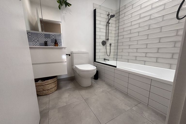 Photo of property in 16 Taikata Road, Te Atatu Peninsula, Auckland, 0610