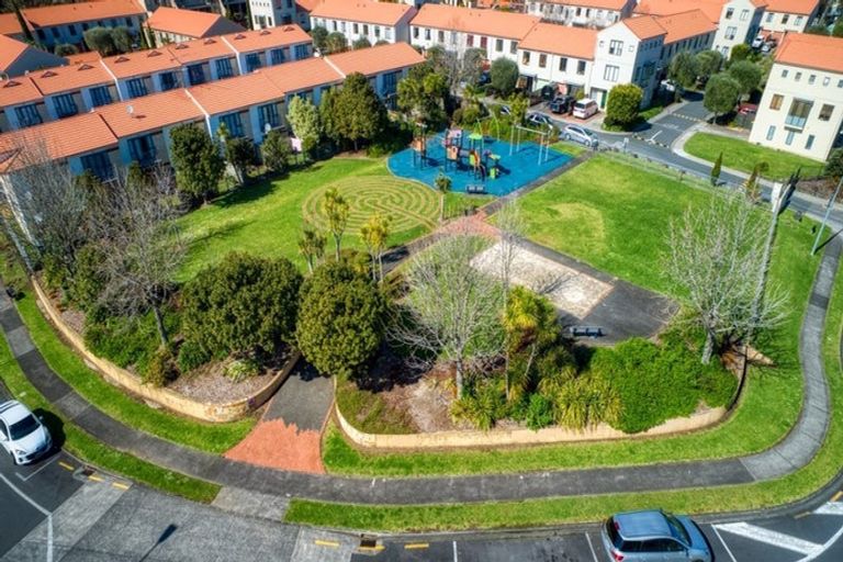 Photo of property in 20/1 Briar Way, New Lynn, Auckland, 0600