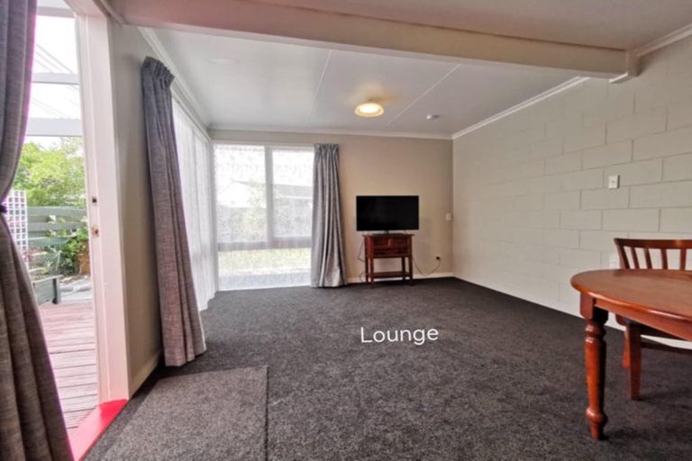 Photo of property in 14 Westmere Place, Takaro, Palmerston North, 4412