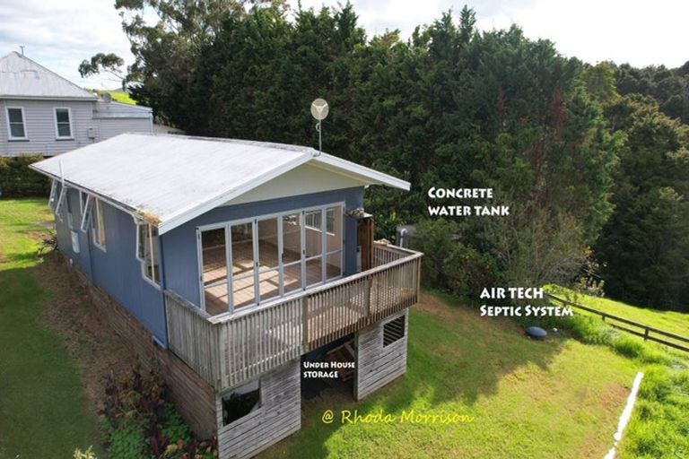 Photo of property in 8 Heaths Way, Pahi, Paparoa, 0571