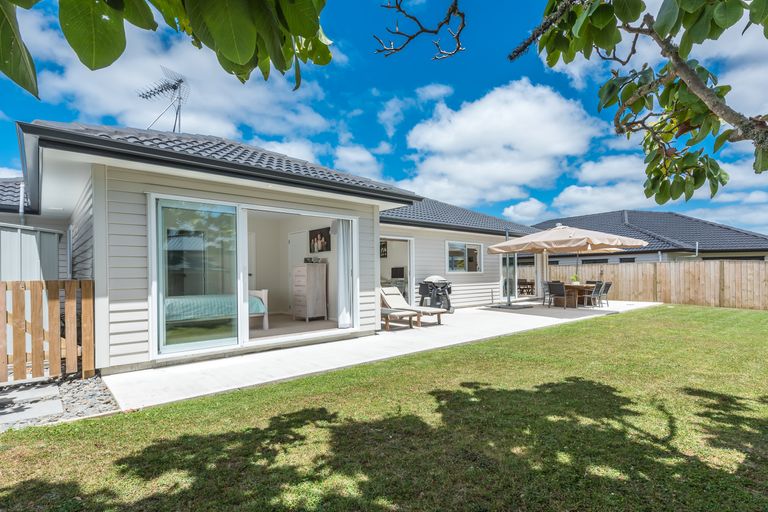 Photo of property in 6 Lockyer Road, Kumeu, 0810