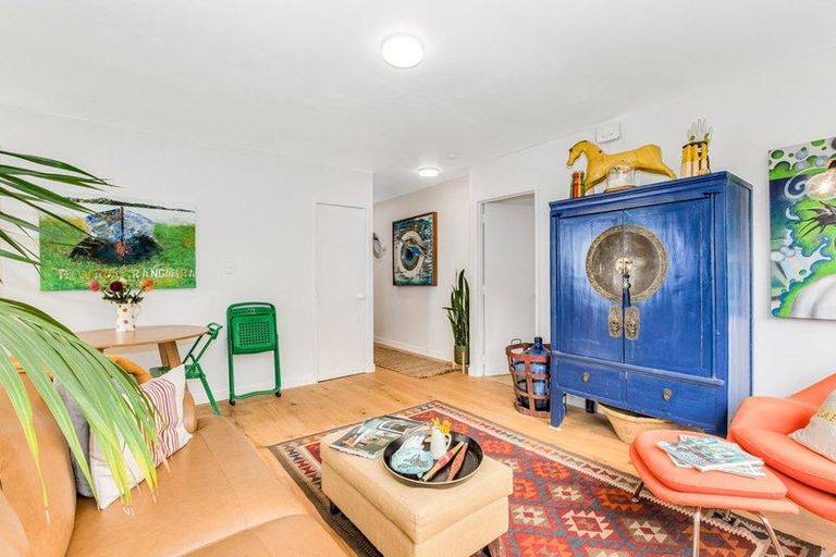 Photo of property in Grosvenor Flats, 19 Cottleville Terrace, Thorndon, Wellington, 6011