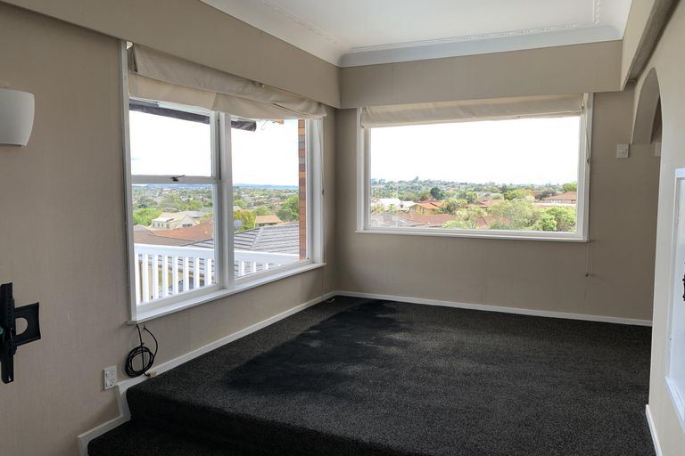 Photo of property in 77 Bradbury Road, Botany Downs, Auckland, 2010