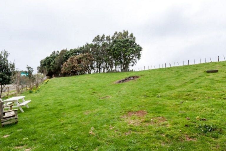 Photo of property in 421a South Road, Omata, New Plymouth, 4374