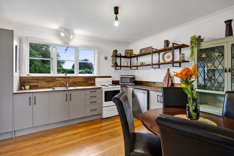 Photo of property in 63 Turuturu Road, Hawera, 4610