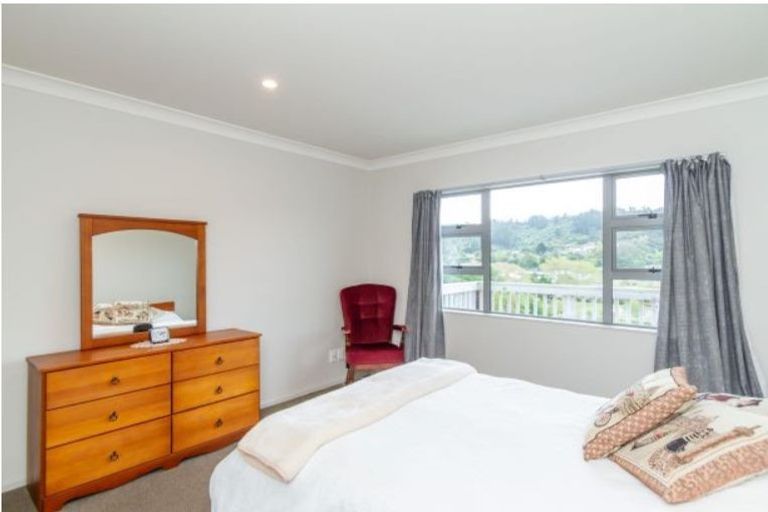 Photo of property in 32 Speldhurst Grove, Stokes Valley, Lower Hutt, 5019