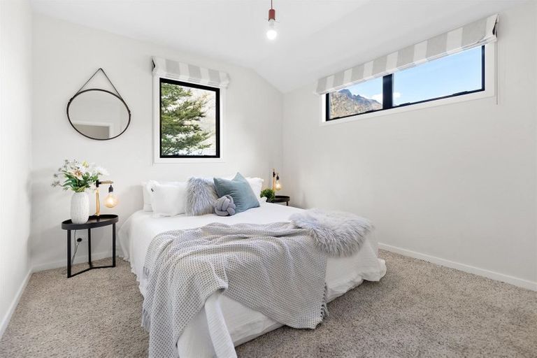 Photo of property in 13 Hovingham Court, Jacks Point, Queenstown, 9371