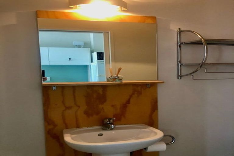 Photo of property in Urbane Apartments, 7/29 Webb Street, Mount Cook, Wellington, 6011