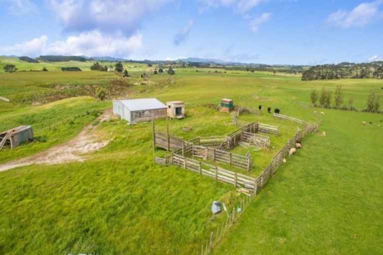 Photo of property in 413a Baylys Coast Road, Dargaville, 0377