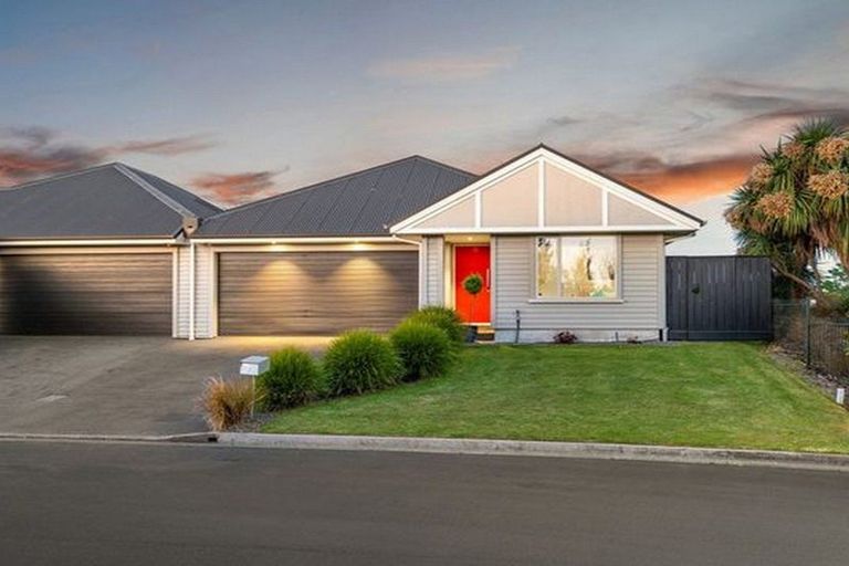 Photo of property in 6 Date Crescent, Aidanfield, Christchurch, 8025