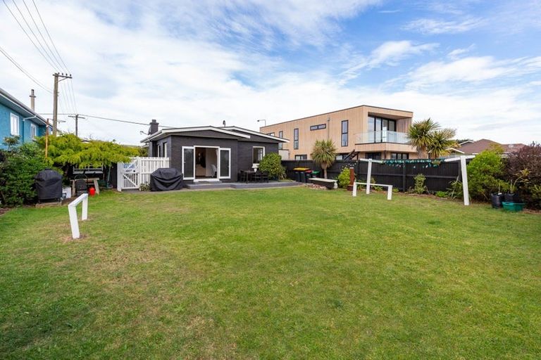 Photo of property in 154 Marine Parade, New Brighton, Christchurch, 8083