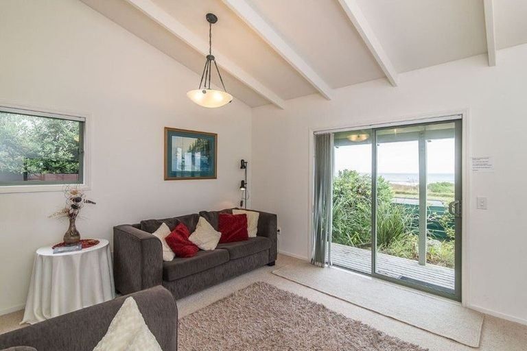 Photo of property in 110 Marine Parade, Otaki Beach, Otaki, 5512