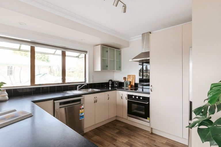 Photo of property in 73 Sutherland Road, Brookfield, Tauranga, 3110