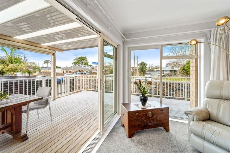 Photo of property in 1 Waitaha Close, Orewa, 0931