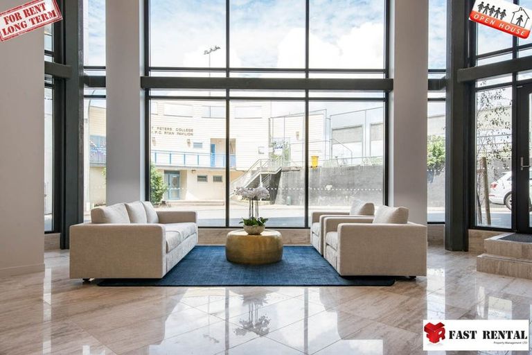 Photo of property in 18 Sumich Place, West Harbour, Auckland, 0618