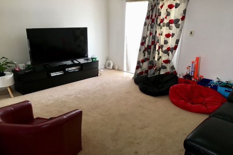 Photo of property in 15 Ballyward Close, East Tamaki, Auckland, 2013