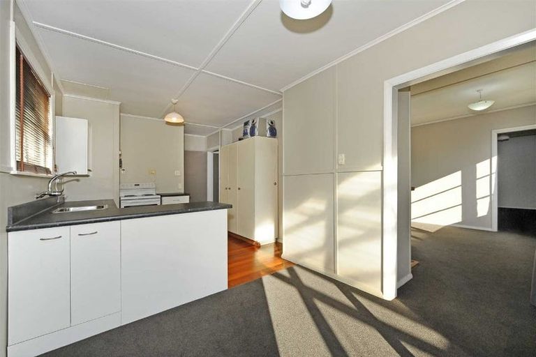 Photo of property in 28 Avro Crescent, Hornby, Christchurch, 8042