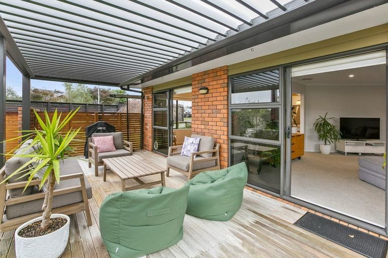 Photo of property in 11 Montrose Place, Highlands Park, New Plymouth, 4312