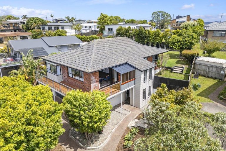 Photo of property in 8 Rakino Avenue, Manly, Whangaparaoa, 0930