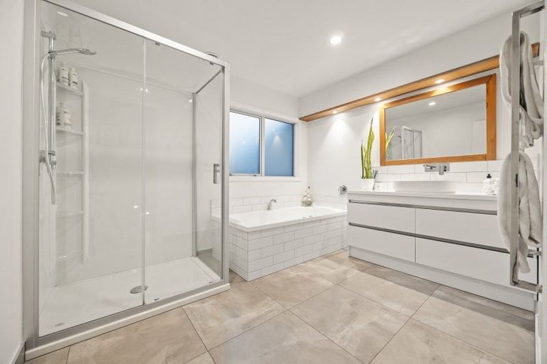 Photo of property in 145 Hanham Road, Kumeu, 0891