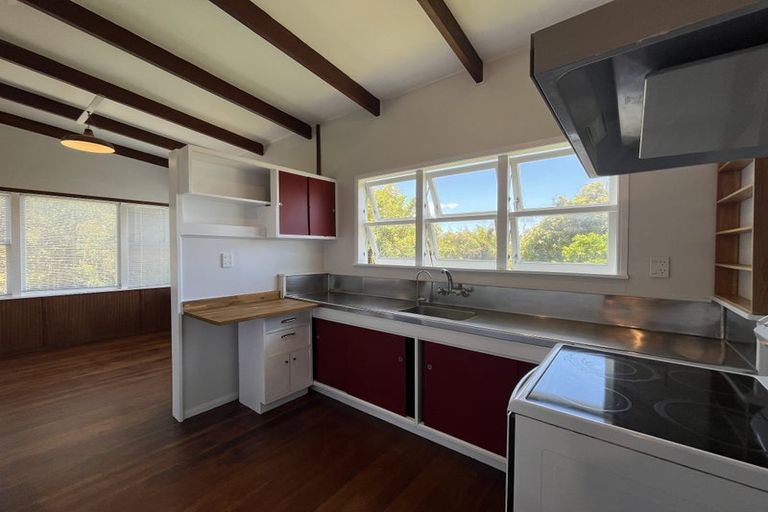 Photo of property in 64 Sylvan Crescent, Te Atatu South, Auckland, 0610