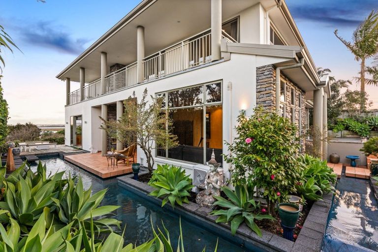 Photo of property in 67 Harbour View Road, Te Atatu Peninsula, Auckland, 0610