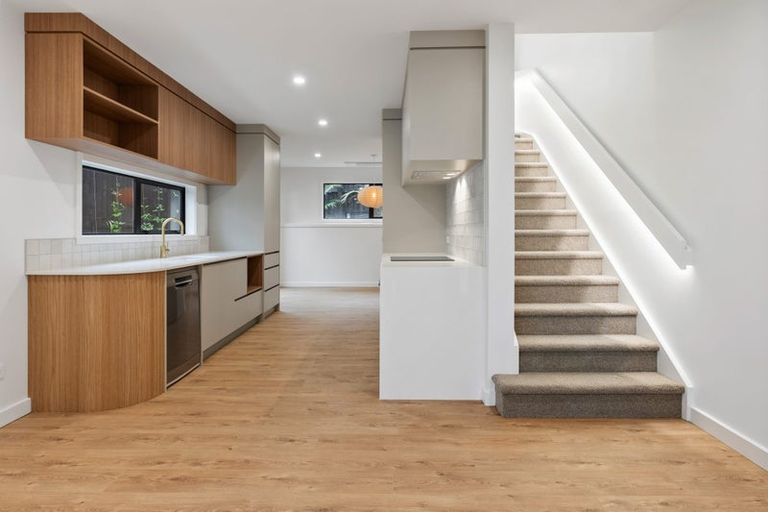 Photo of property in 28 Dawnhaven Drive, Te Atatu Peninsula, Auckland, 0610