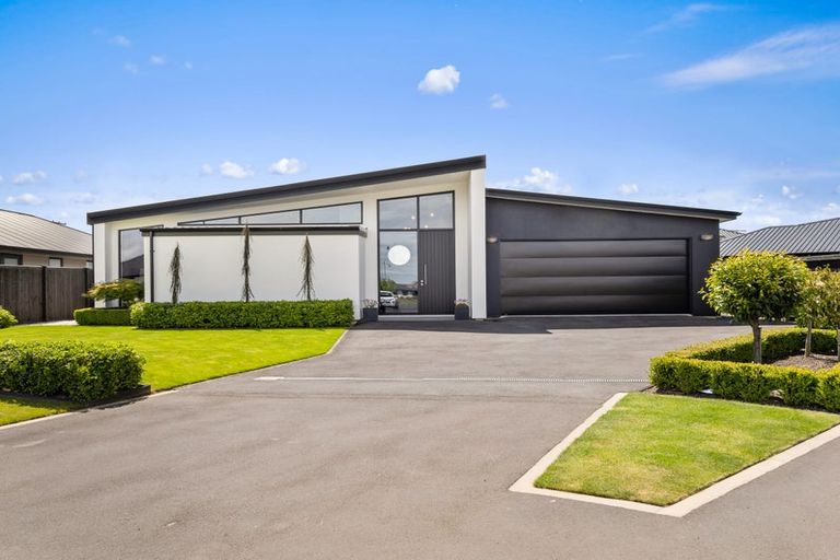 Photo of property in 12 Carrick Place, Mosgiel, 9024